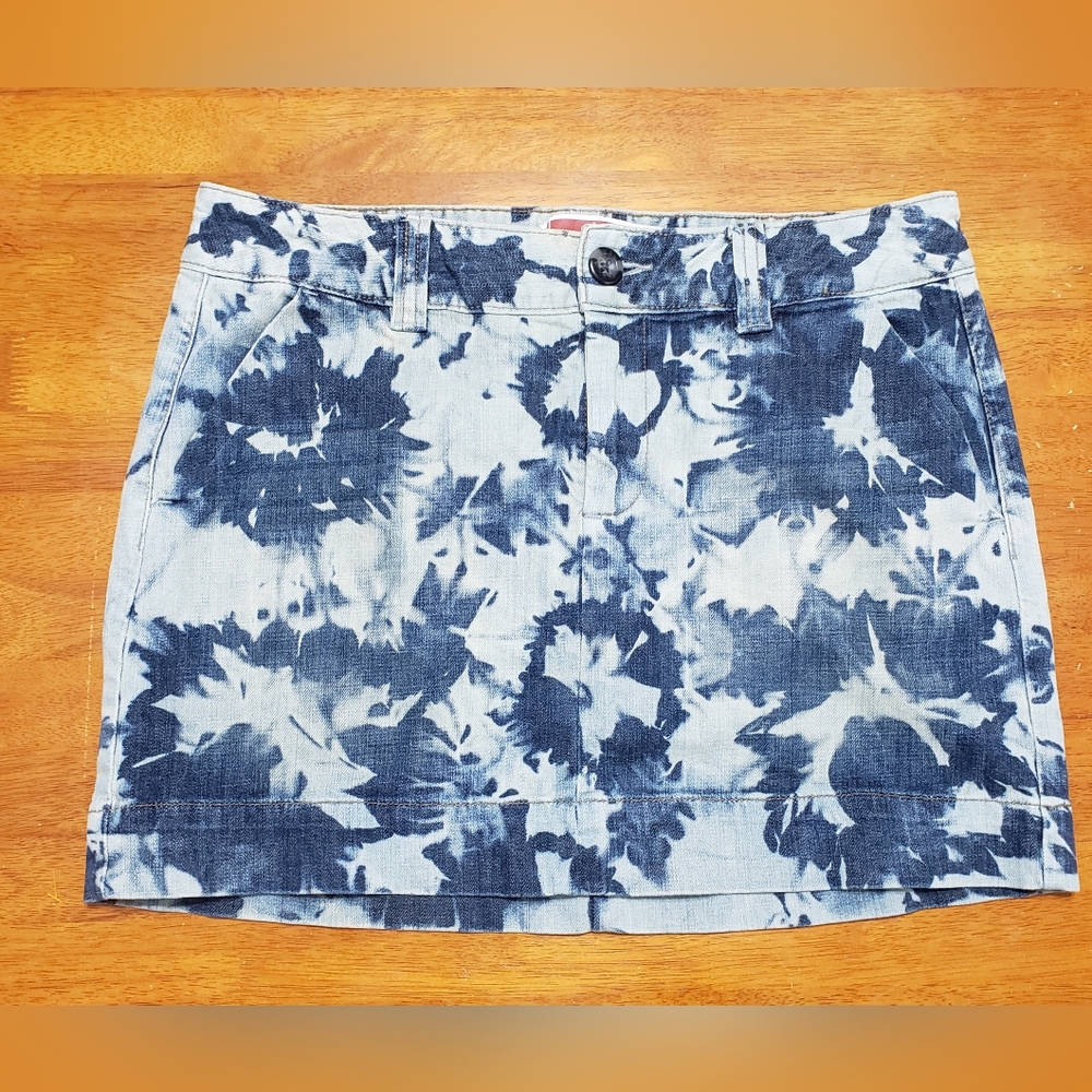 Gap denim mini-skirt with a tie-dye pattern size 12